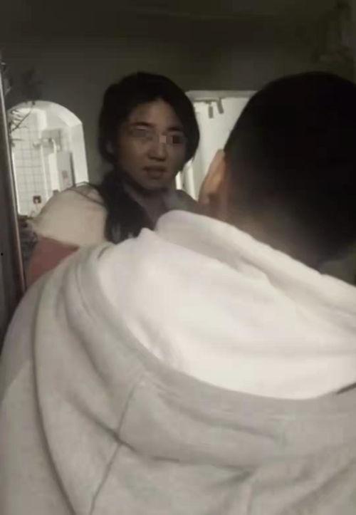 网吧男子吃瓜视频播放,揭秘网络热点的背后真相